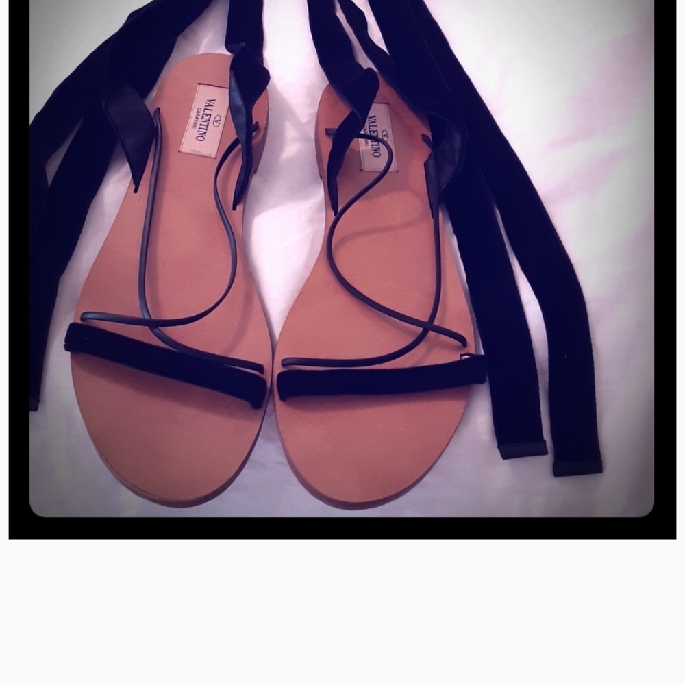 NWOT Valentino Garavani black velvet sandal 37